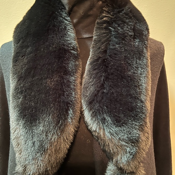 Brand New One-size-fits all Faux Mink Fur Wrap. NWT - Picture 4 of 15
